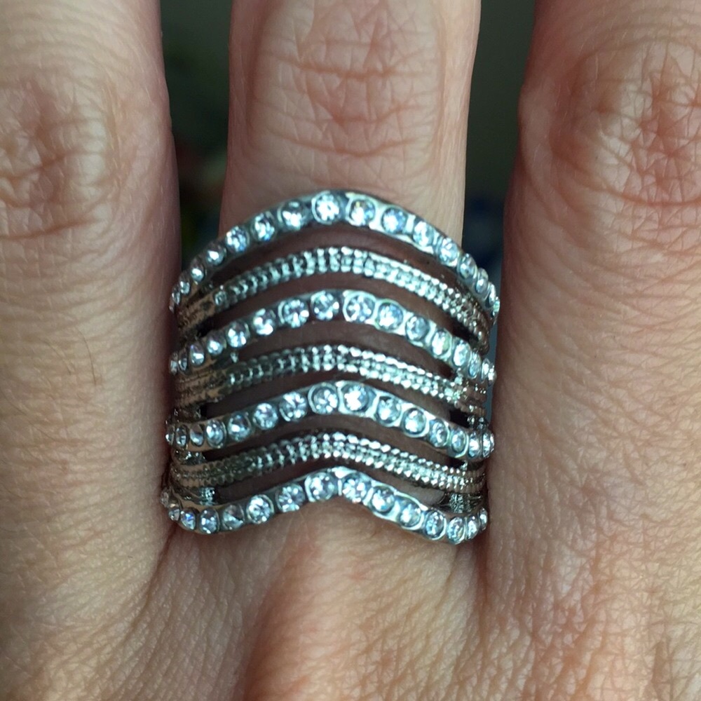 ❤️HP🎉Stunning SilvertoneRing &Simulated diamonds size 6 - Picture 2 of 6